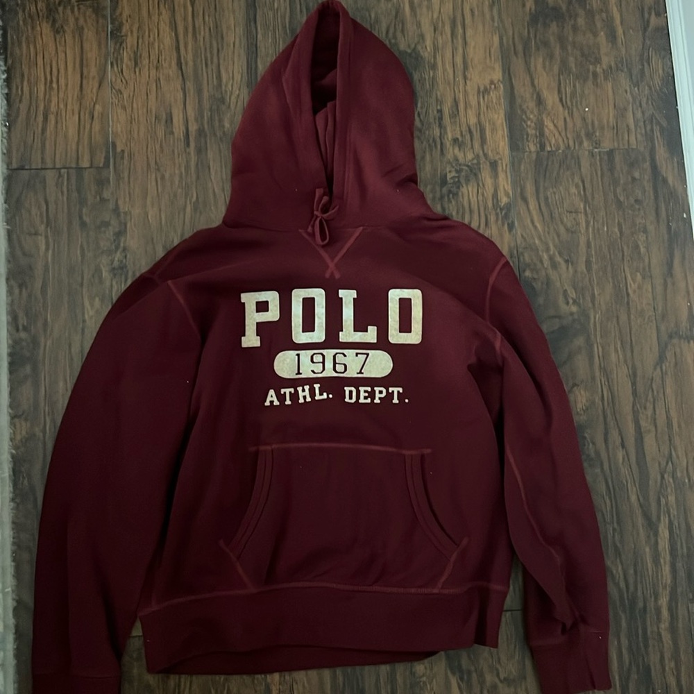 Polo Ralph Lauren Hoodie
Size: Large 
Maroon
Lightly Used